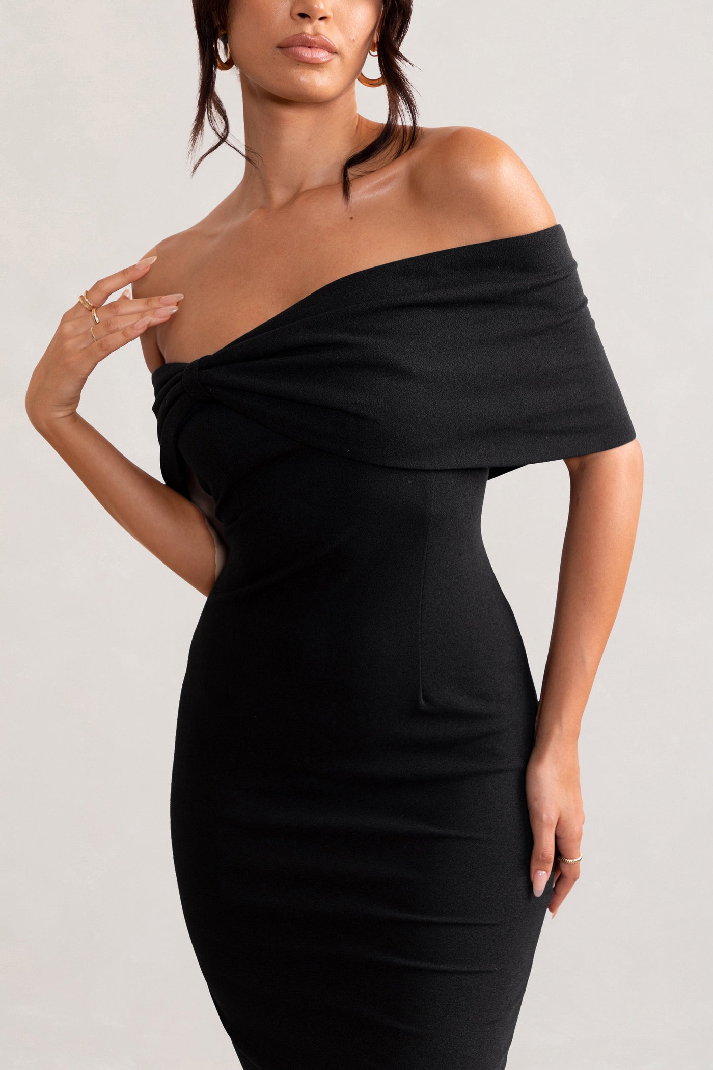 Fiyonk Detaylı Siyah Bardot Elbise